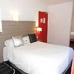 ホテル イビス スタイルズ サントル ガール 3*