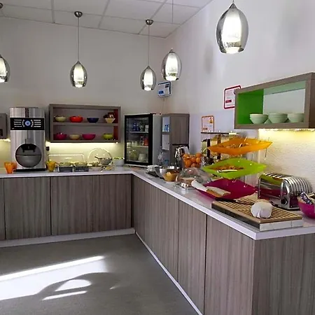 Ibis Styles Centre Gare Hotel 3*